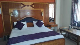 Mahesh Hotel & Restaurant