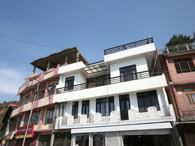OYO 13307 Home Luxury Stay Shoghi