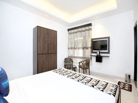 OYO 13307 Home Luxury Stay Shoghi