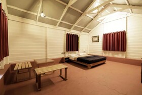 Commune 18 Resort