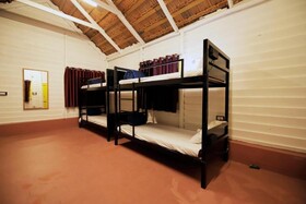 Commune 18 Resort