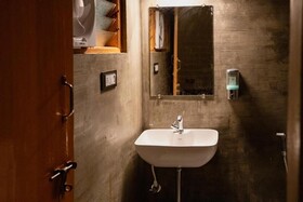 Commune 18 Resort