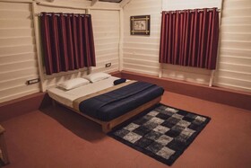 Commune 18 Resort