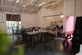 Commune 18 Resort