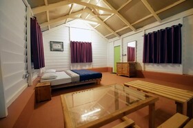 Commune 18 Resort