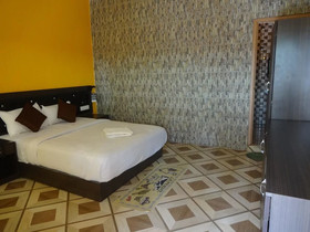 Gold India Beach Resort