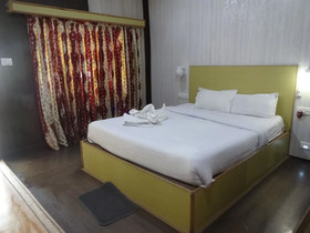 Gold India Beach Resort