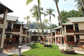 Sandyy Wavess Beach Resort