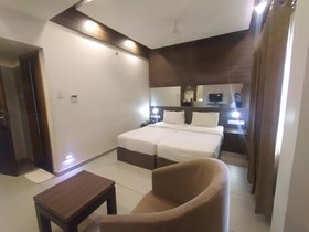 Hotel Palmyra Grand Inn
