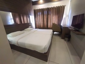 Hotel Palmyra Grand Inn