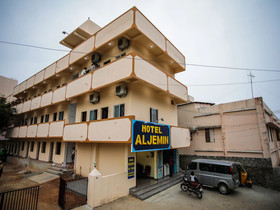 OYO 26646 Hotel Aljemin