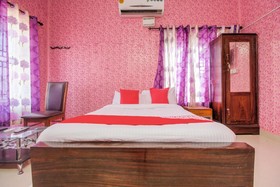 OYO Preferred 69972 Azhagu Holiday Inn