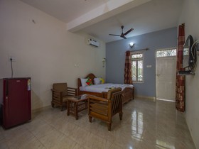 OYO Home 14644 Riverview Studio