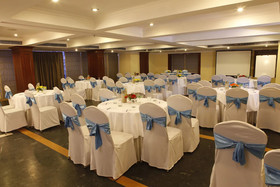 Le Lac Sarovar Portico