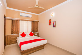 Bluemoon Check-Inn By OYO Rooms