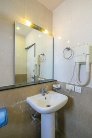 Agi Dynasty Suites By OYO Rooms