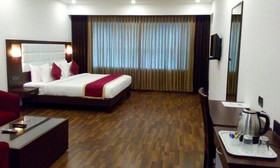 Akshaya Aura