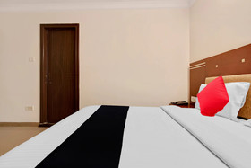 Amethyst Business Hotel by OYO Rooms