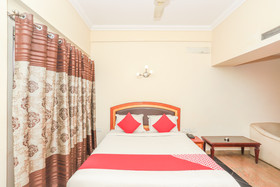 Aura Inn by OYO Rooms