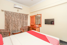 Aura Inn by OYO Rooms