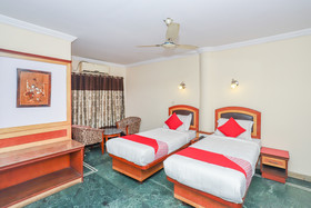 Aura Inn by OYO Rooms