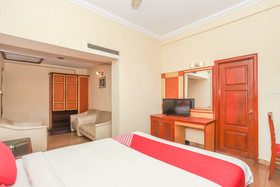 Aura Inn by OYO Rooms