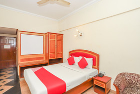 Aura Inn by OYO Rooms