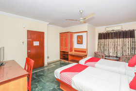 Aura Inn by OYO Rooms