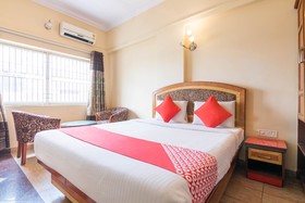 Aura Inn by OYO Rooms