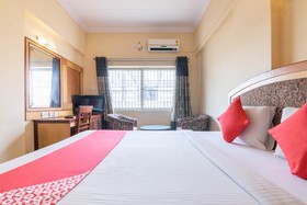 Aura Inn by OYO Rooms