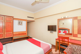 Aura Inn by OYO Rooms