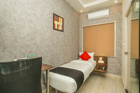 Hotel D'Brooks by OYO