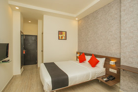 Hotel D'Brooks by OYO