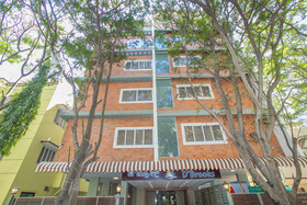 Hotel D'Brooks by OYO