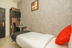 Hotel D'Brooks by OYO