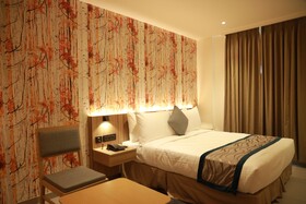 City Lake Hotel