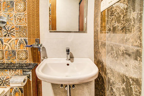 FabHotel Corporate Crown