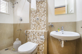 FabHotel Crown Suites