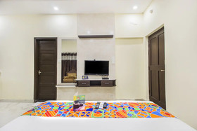 FabHotel Crown Suites