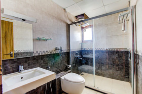 FabHotel Grand Savoury Suites