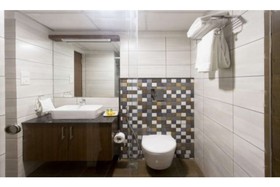 FabHotel Oakwoods Serai