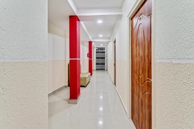 Glamour Suites by OYO Rooms