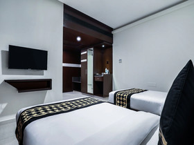 Grand Premier Suites By OYO Rooms