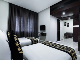 Grand Premier Suites By OYO Rooms