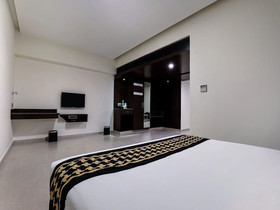 Grand Premier Suites By OYO Rooms