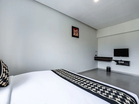 Grand Premier Suites By OYO Rooms
