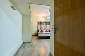 Green Suits By OYO Rooms