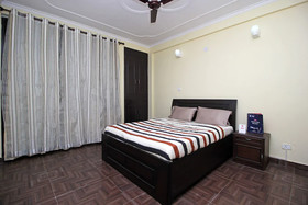 Green Suits By OYO Rooms