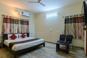 Green Suits By OYO Rooms