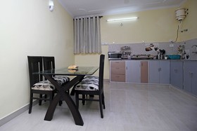 Green Suits By OYO Rooms